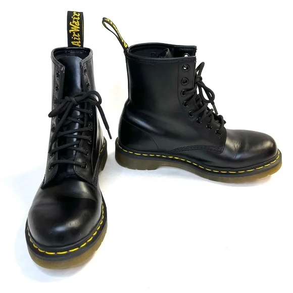 Dr. Martens The Original Black Smooth Leather Lace Up Boots - Size 8 - Picture 2 of 10